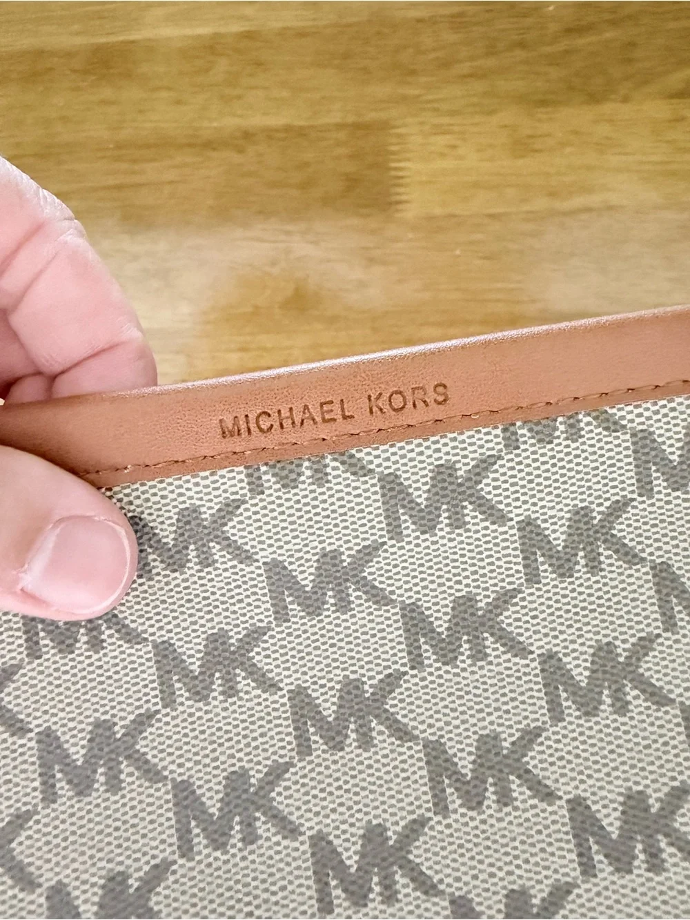 Michael Kors signature mk